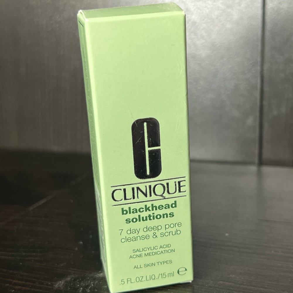 Clinique blackhead solutions 7 day deep pore, cleanse and scrub-Sample
